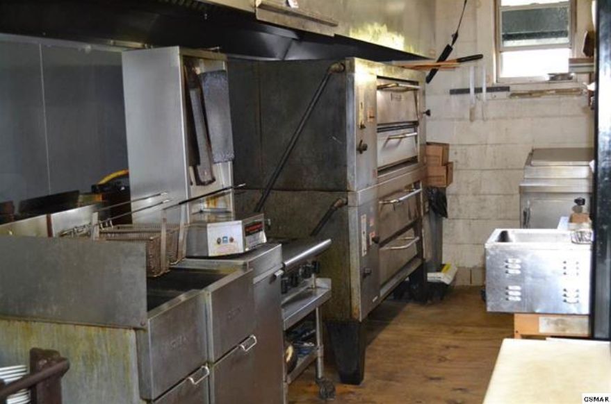 Luigi's Pizzeria: 1017 E Parkway, Gatlinburg, TN 37738